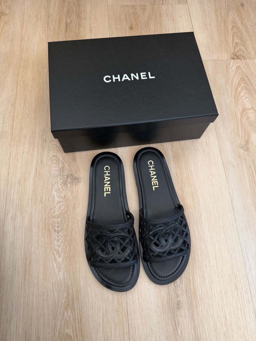 CHANEL Black Woven CC Logo Slide Sandals - Picture 7 of 8
